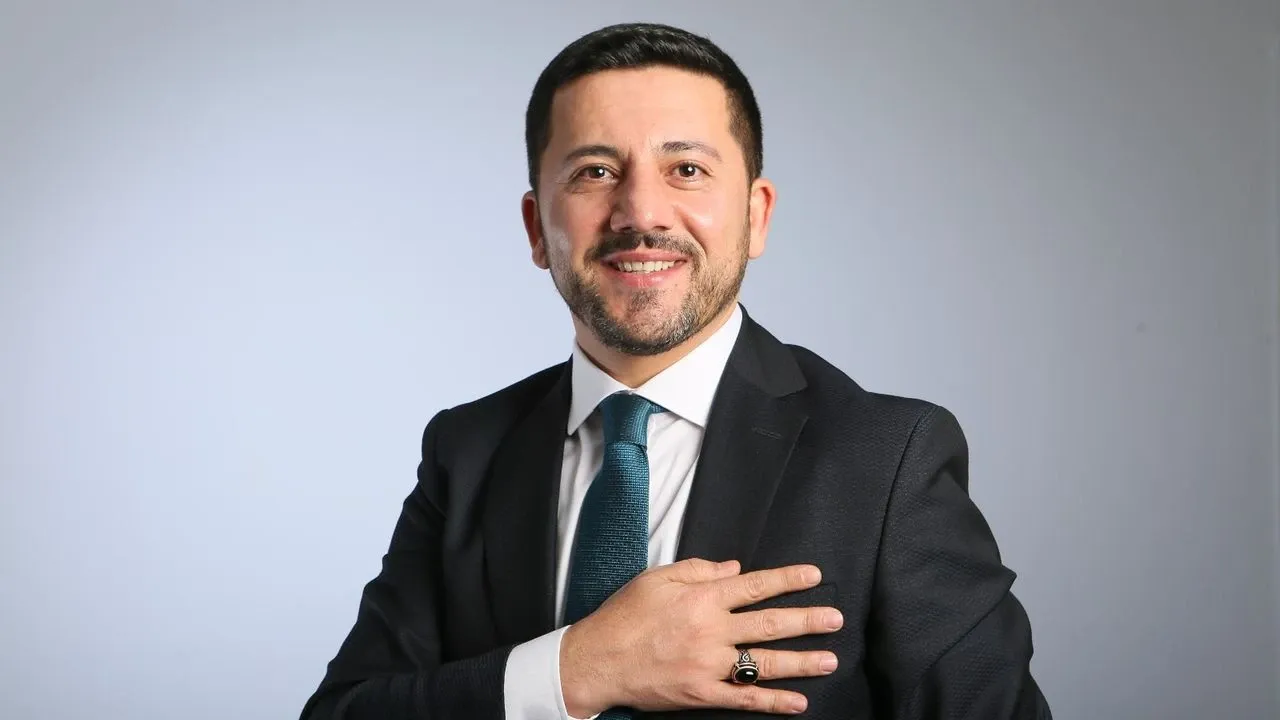 Boykot ürün dağıtan belediye başkanı pişkinliğini gizlemiyor! "Yine olsa yine yaparım"