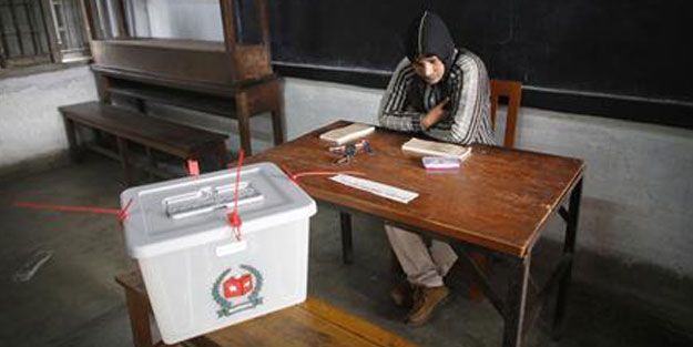 Boykotlu seçimi iktidar kazandı