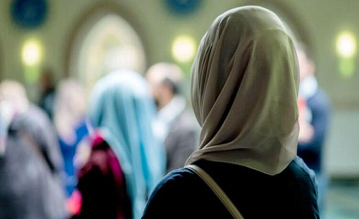 Böyle başörtülü olmaz olsun! Bu nasıl bir skandal böyle