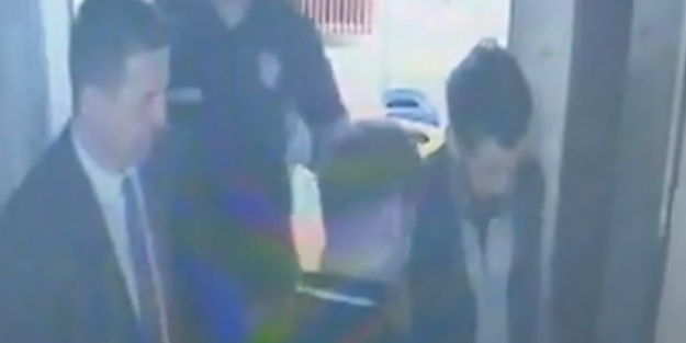 Böyle belediye başkanı mı olur, yaptıklarına bakın! Henüz mazbatayı almayan CHP'li odaya zorla girdi