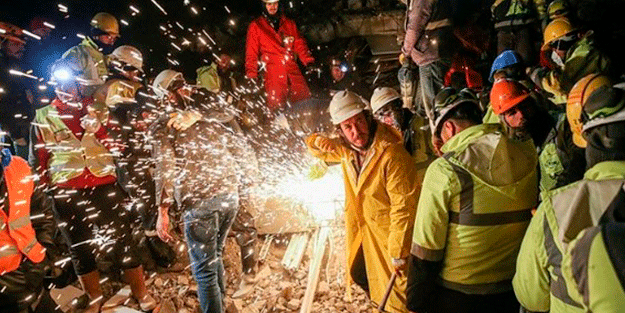 Böyle bir zamanda böyle bir yazı yazacak kadar cahil olur mu insan? Yıkılmayan binalar Altaylı'yı çok üzmüş