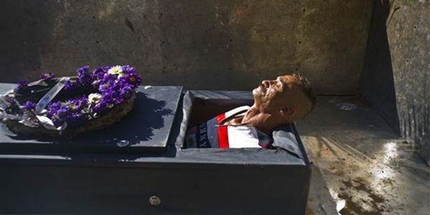 Böyle cenaze töreni görülmedi!