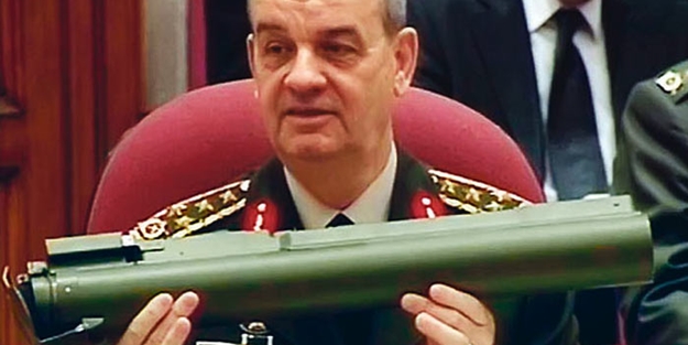 Böyle dostlar, düşman başına! İlker Başbuğ!