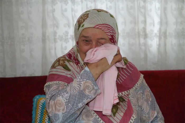Böyle evlat olmaz olsun! Annesi, 