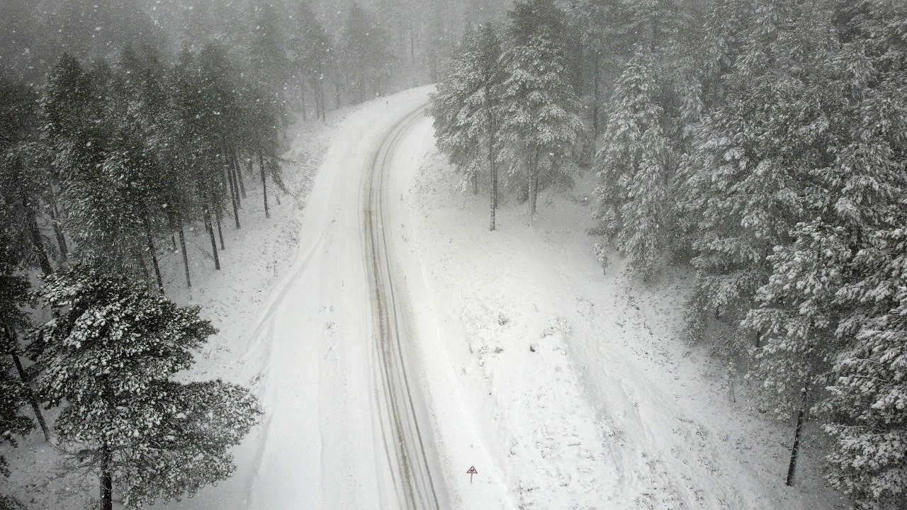 Böyle görüntülendi! Kazdağları'nda karın büyüleyici dansı