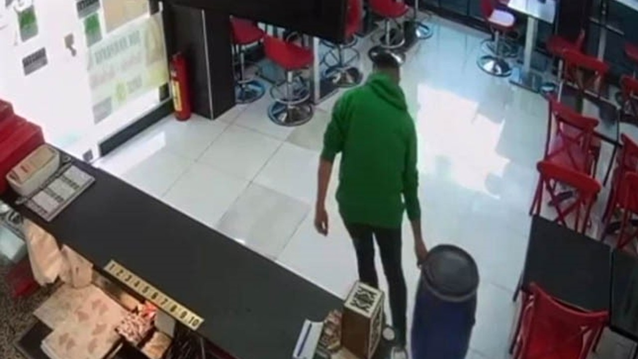 Böyle hırsızlık görülmedi! Bakın varil dolusu yağı hangi yalanla çaldı