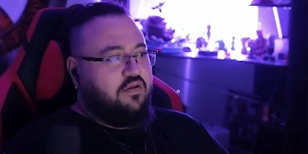 Böyle iğrençlik görülmedi! Twitch yayıncısı Jahrein, yayınına bağlanan gencin annesine AK Partili diye küfür etti