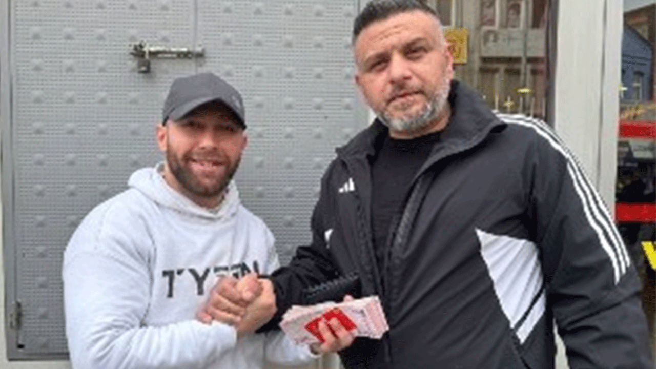 Böyle insanlarda var! ATM'de bulduğu parayı sahibine iade etti!