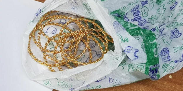 Böyle kandırdılar! Yaşlı kadın 1 milyon liralık altınlarını elleriyle teslim etti