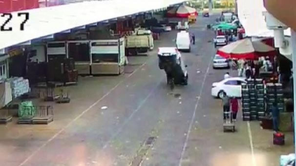 Böyle kaza görülmedi! Diyarbakır araba adeta şaha kalktı...