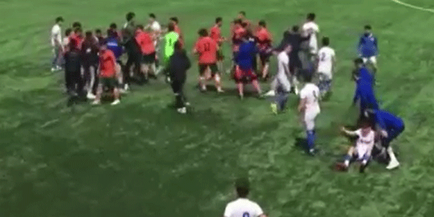 Böyle maç olmaz! U-17 maçında skandal görüntüler