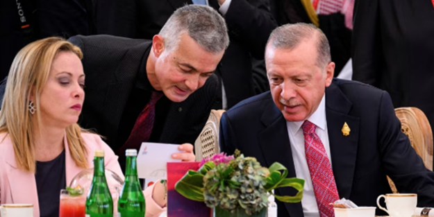 Böyle olur CHP’nin değişimi! 86'lık Yılmaz Büyükerşen'e yeni koltuk icat edildi