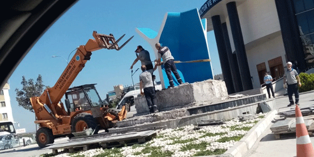 Böyle Osmanlı düşmanlığı görülmedi! Söküp götürdüler