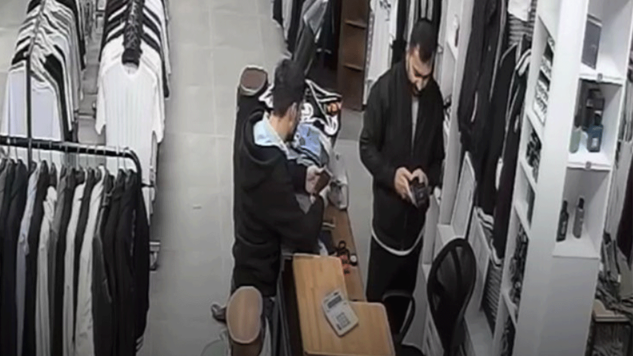 Böyle pişkinlik görülmedi! Eski kıyafetlerini bıraktı, yenilerini giyip gitti!