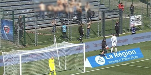 Böyle taraftar olmaz! Penaltı esnasında ahlaksız hareket