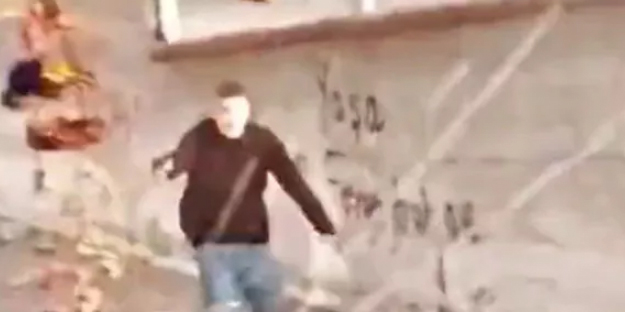 Böyle taraftarlık olmaz olsun! Bu neyin kafası böyle...