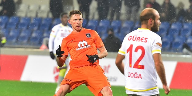 Böylesi görülmedi! Maç oynanırken rakibine kiralandı