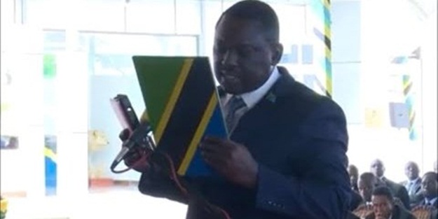 Böylesi görülmedi! Yerine oturmadan görevden alındı