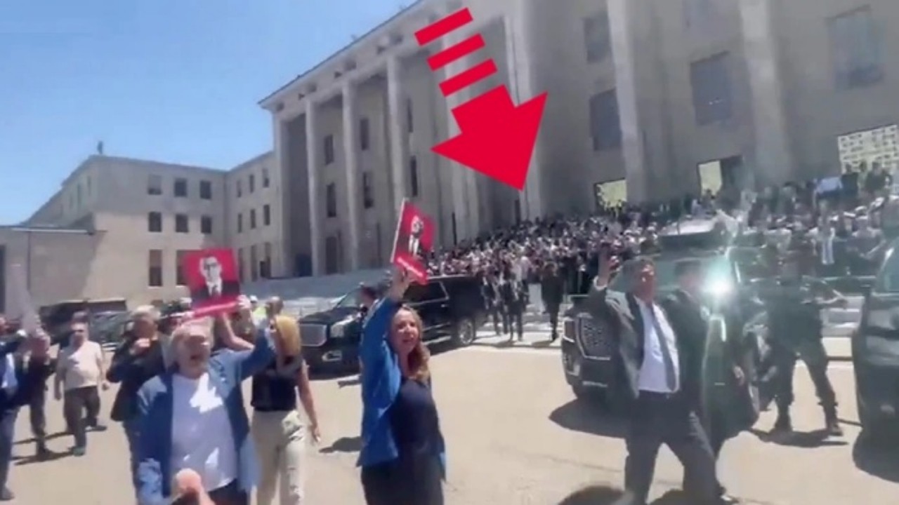 Böylesi ilk defa yaşandı! "Erdoğan istifa" sloganı atan CHP’liler AK Partili vekillerle karşılaşınca bakın ne oldu