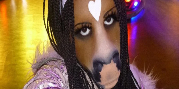 Böylesi ilk kez oluyor! İğreneceksiniz! At suratlı kadın...