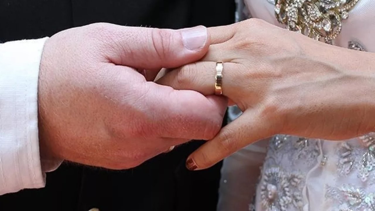 Böylesi ne görüldü ne de duyuldu! Evlilik sitesinden 15 kadınla evlendi! Bunu diyerek paraları topladı