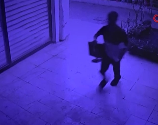 Böylesi ne görüldü ne duyuldu: Çalacak bir şey bulamayınca güvenlik kamerasını çaldı!