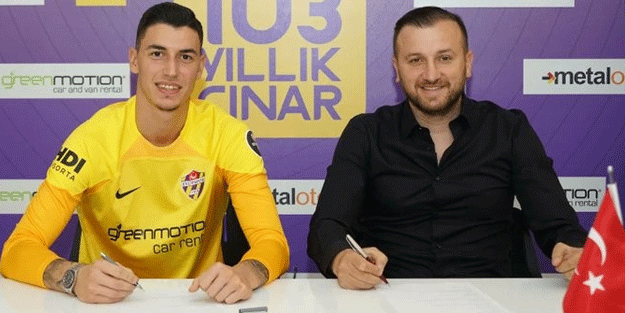 Böylesine az rastlanır! Aynı günde 2 imza... Sihirbazlık gibi transfer