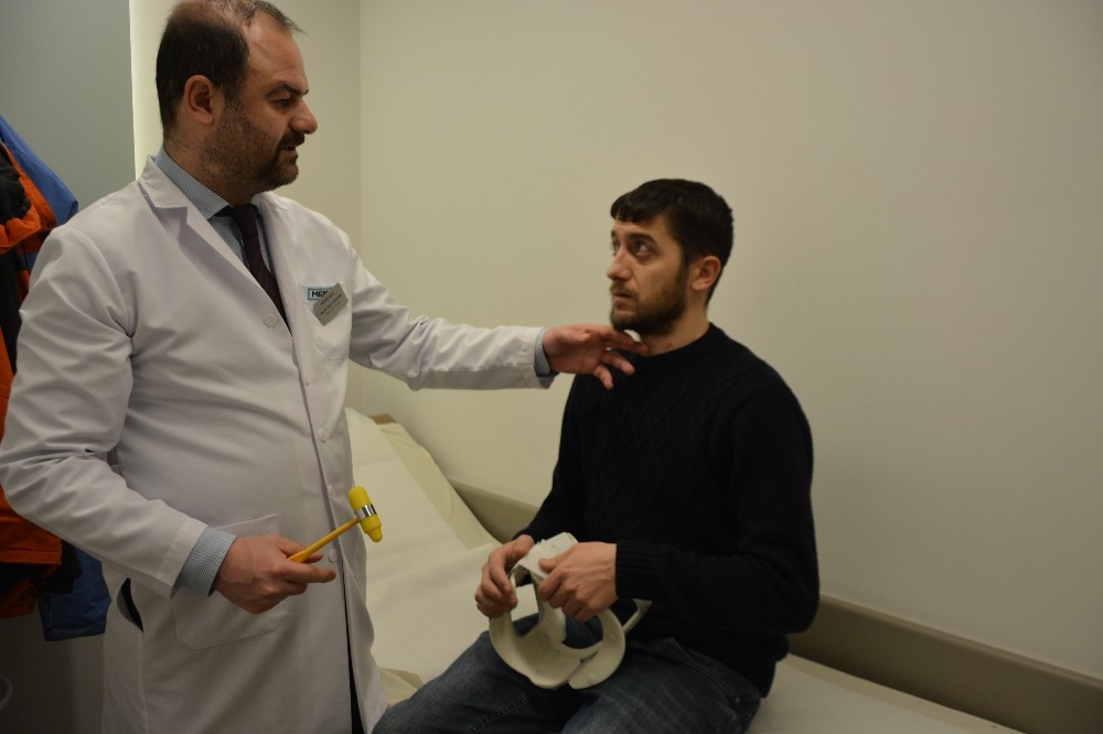 Boyun kırığından 6 ay sonra ameliyat oldu 