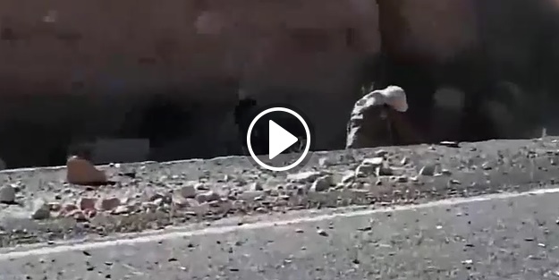 Boyundan büyük tüfekle atış yapmaya çalıştı, alay konusu oldu!