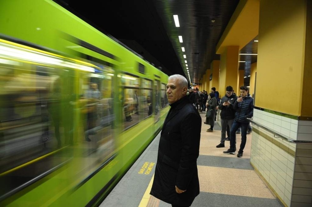 Bozbey vatandaşların sorunlarını Bursaray’da dinledi 