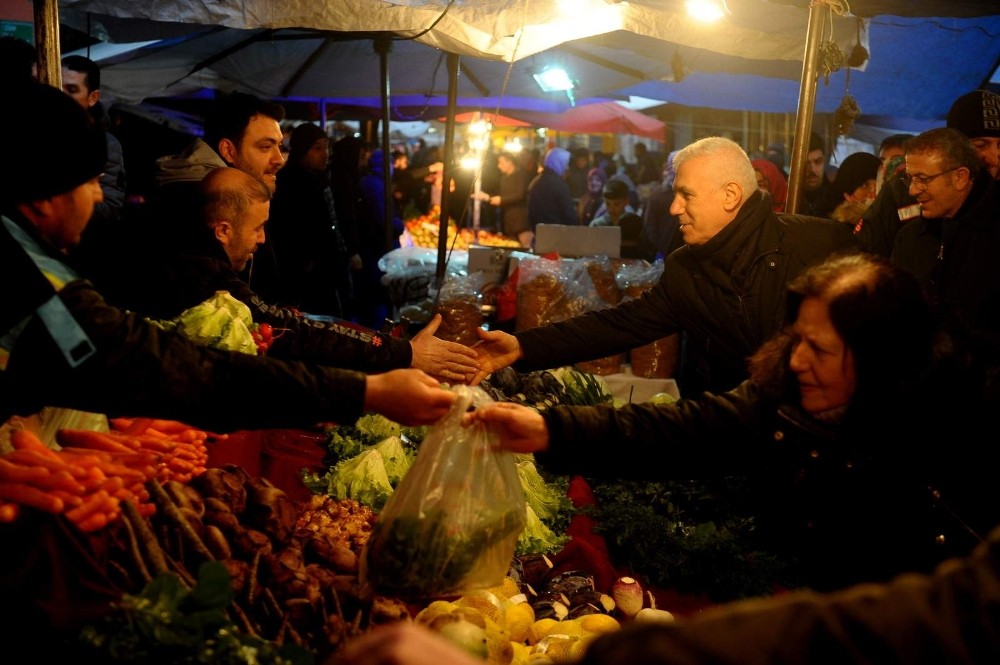 Bozbey’den pazar ziyareti 