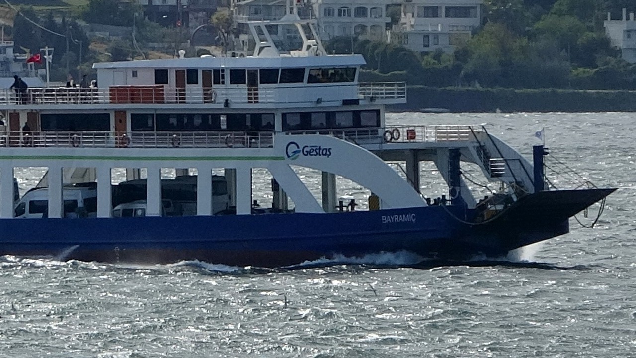 Bozcaada ve Gökçeada feribot seferleri fırtına nedeniyle iptal edildi