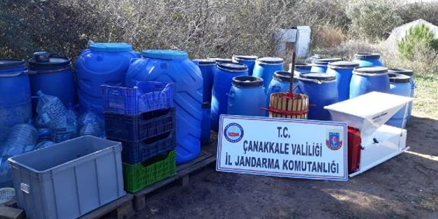 Bozcaada'da, 3 bin 500 litre sahte şarap ele geçirildi