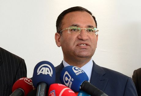 Bozdağ: Kriz duasına çıkanlar boşuna kendilerini yormasınlar!