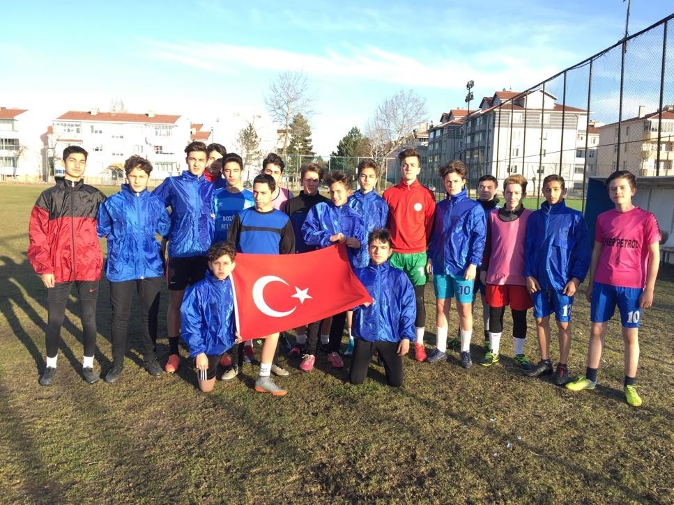 Bozhüyükspor hazırladıkları video paylaşımı ile ‘evde kal’ çağrısı yaptı 