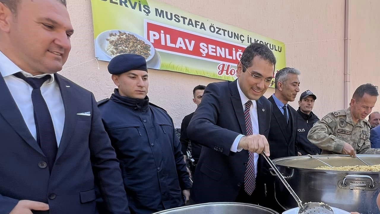 Bozkır'da pilav şenliği yoğun katılımla gerçekleşti