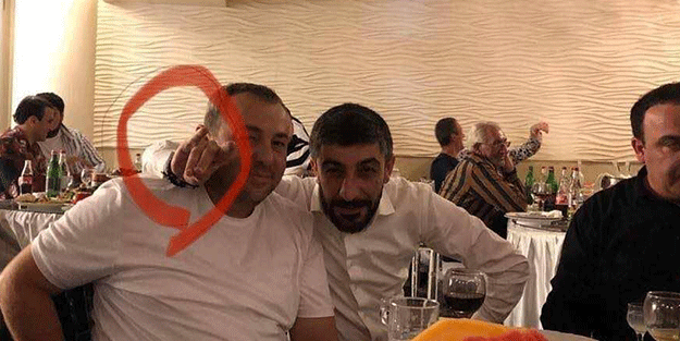 Bozkurt işareti yapan bu gizemli adam bakın kimmiş! Ortalık fena karıştı