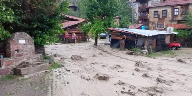 Bozmayın küçük eniştenin rahatını! Ankara selde, Mansur tatilde
