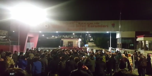 “Bozuldu çadırlar, kalmayın geri” ile askeri öğrenciler ne mesaj verdi?
