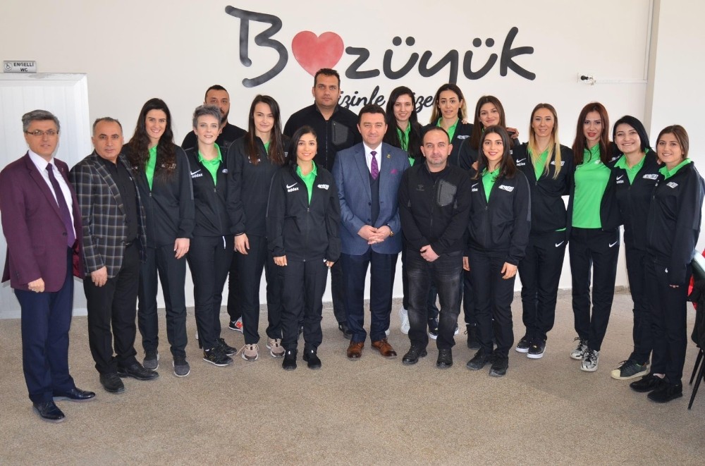 Bozüyük Belediyesi İdmanyurduspor bayan voleybol takımı 1. lige yükseldi 