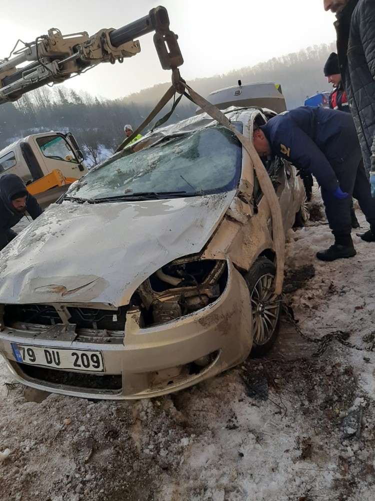 Bozüyük’te otomobil devrildi; 1 ölü, 2 yaralı 