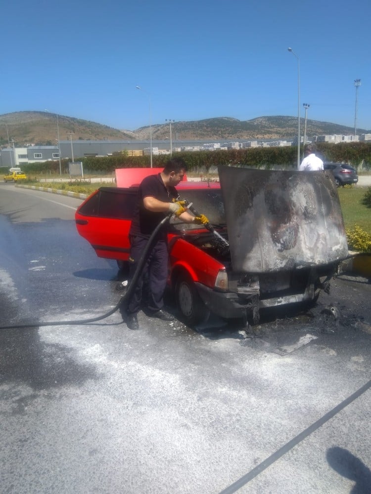 Bozüyük’te otomobil yangını 