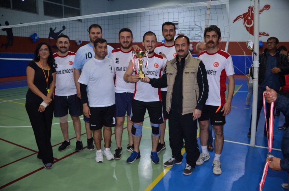 Bozyazı’da Kurumlar Arası Voleybol Turnuvası sona erdi 