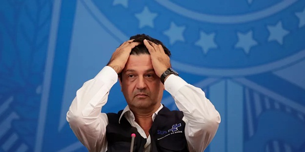 Brezilya Sağlık Bakanı, 'kovulduğunu' açıkladı