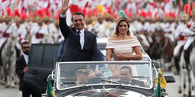Brezilya'da aşırı sağcı Bolsanaro yemin ederek göreve başladı