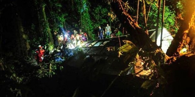 Yolcu otobüsü uçuruma yuvarlandı: 51 ölü!