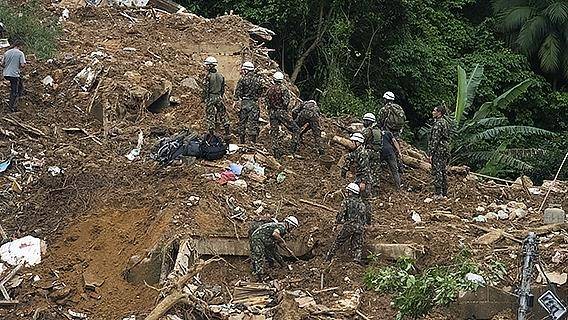 Brezilya'daki selde arama kurtarma çalışmaları hava muhalefetine takıldı