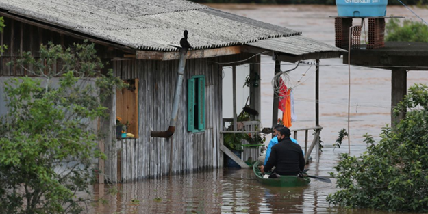Brezilya'nın güneyinde etkili olan tropikal kasırgada ölenlerin sayısı 48'e yükseldi