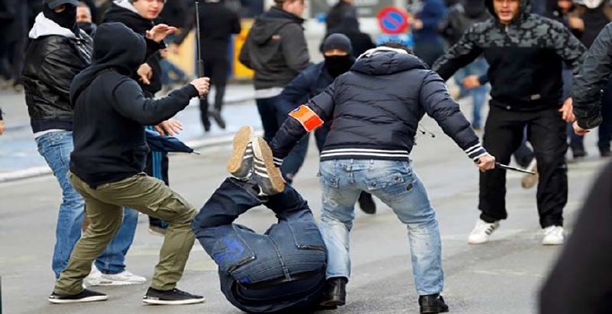 Brüksel'de aşırı sağcılar nazi selamı vererek olay çıkardılar