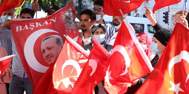 Brüksel'de Erdoğan'a sevgi gösterisi